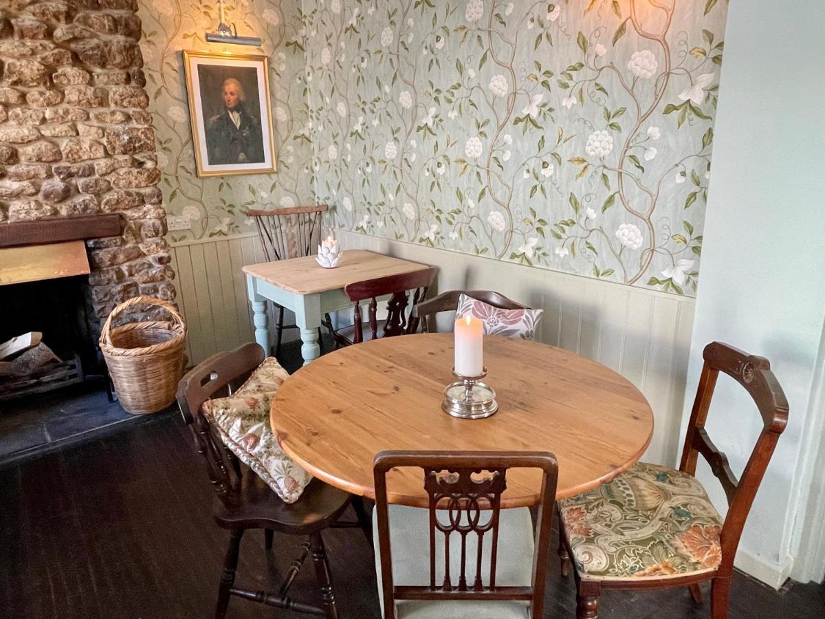 Lord Nelson Hotel Bridport Buitenkant foto